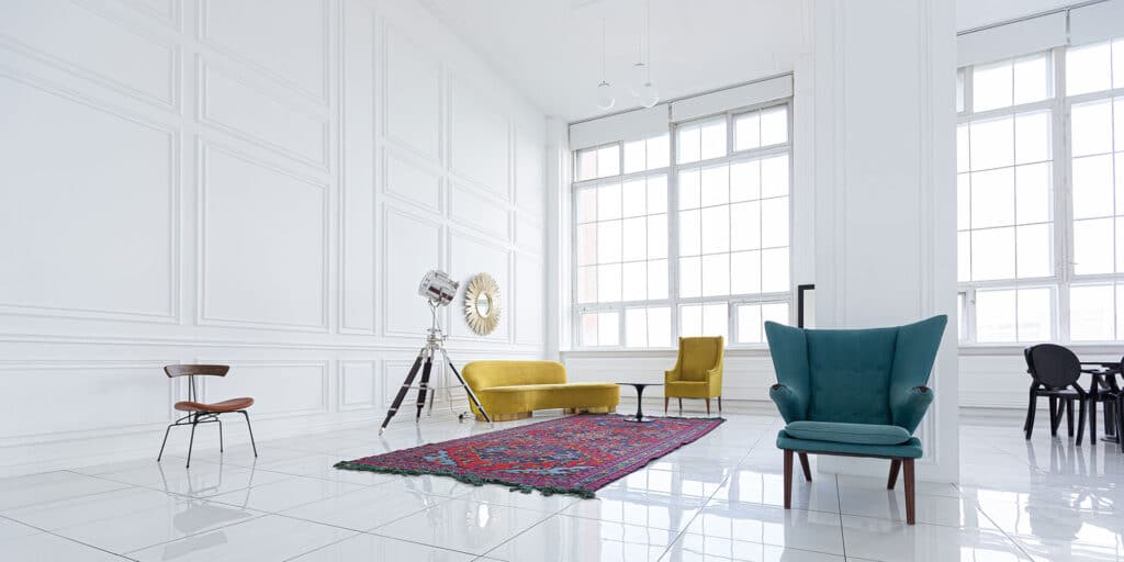 Salón moderno con muebles tras una reforma integral